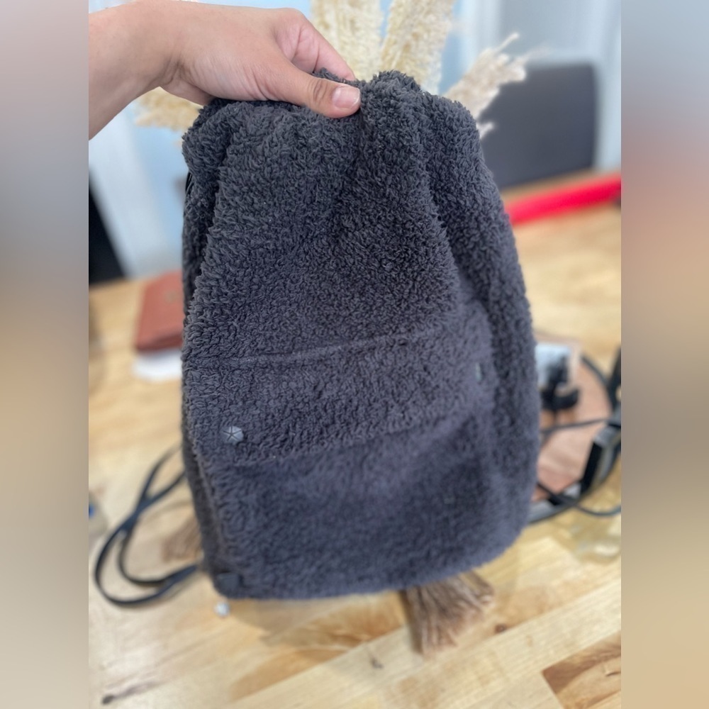 Barefoot Dreams Cozychic Carbon Fuzzy Backpack - Picture 4 of 11